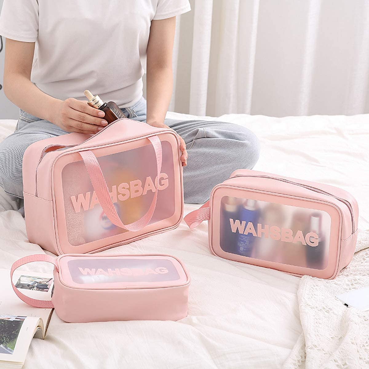 Highlight of the sturdy material used in DECAWALL travel organizer bags